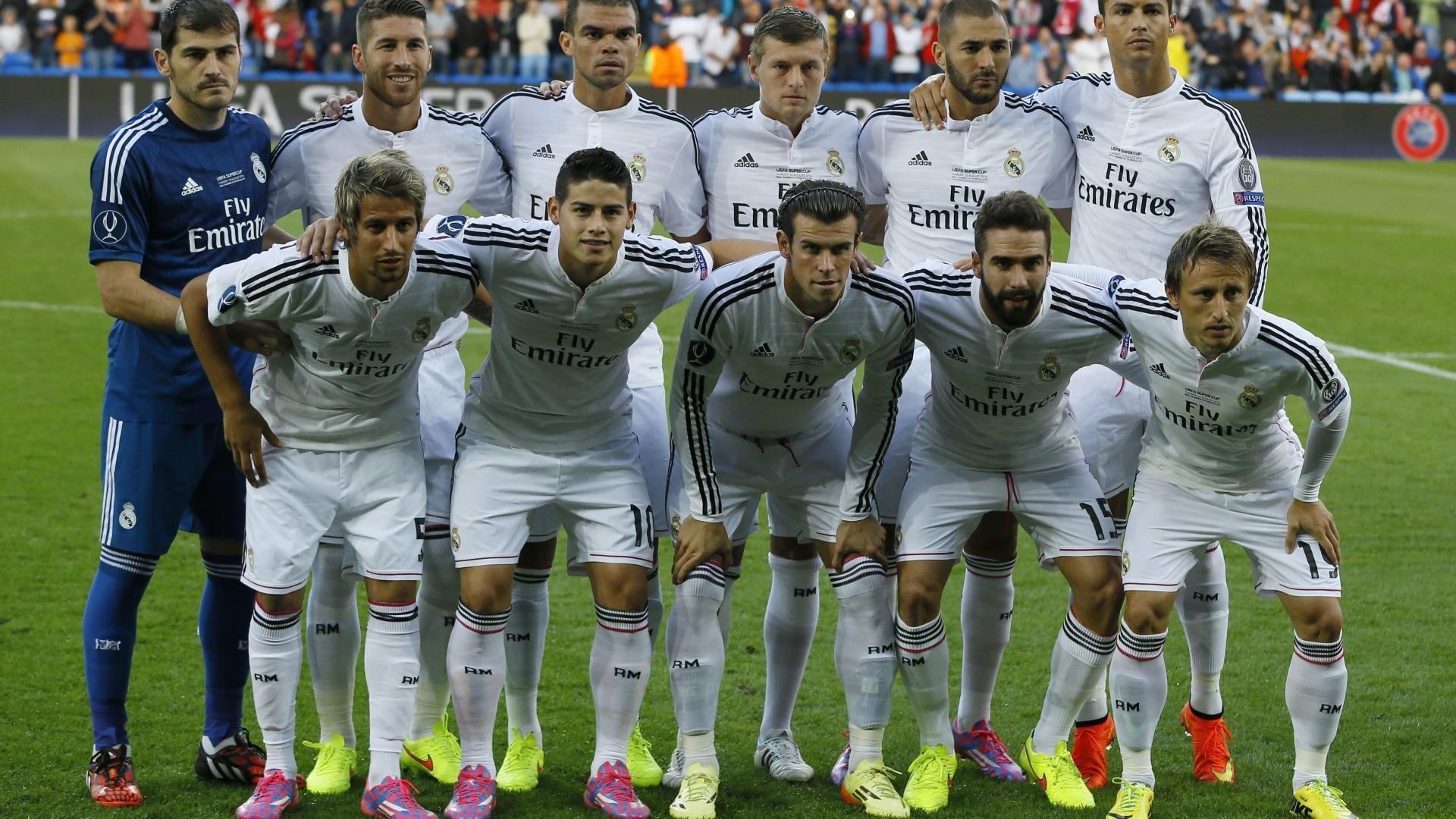 比利时女将绿茵场展绝技，精准射门引全球惊叹