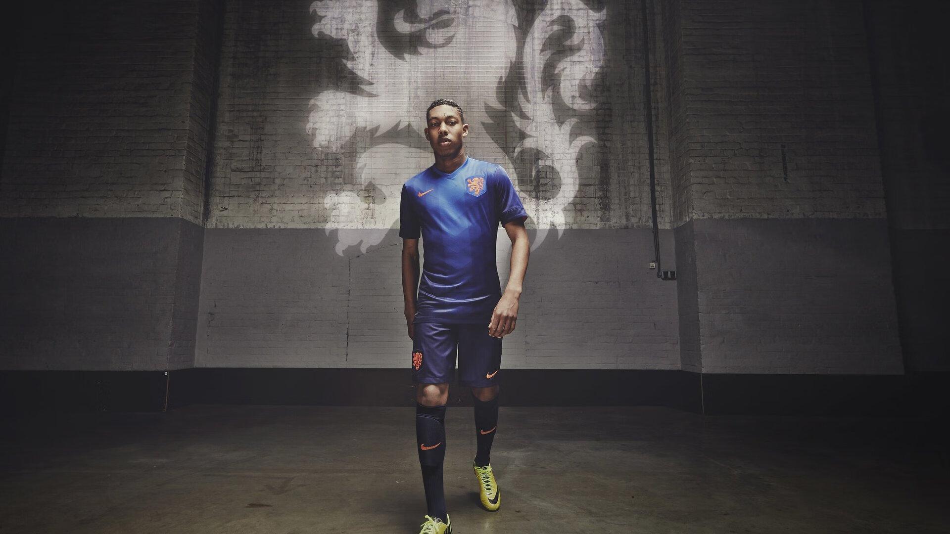 意式传奇41载，安东尼奥·卡萨诺，从巴里神童到足坛坏小子的绚烂人生